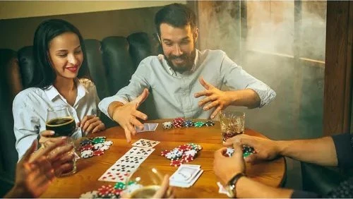 Pokerio žetonų rinkinys lagaminėlyje Malatec, 300 žetonų.