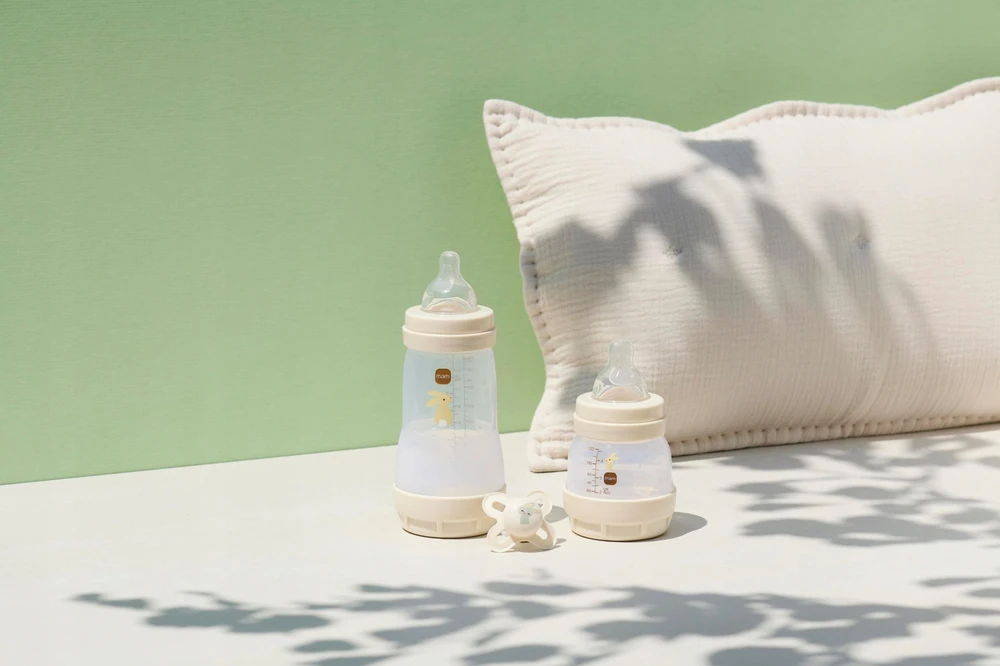 Mam Akcesoria 5861 PERFECT START ANTIKOLIKINIS BUTELIUKAS 130ML, ĮŽEMINTAS GAMTOJE, SMĖLIO SPALVOS