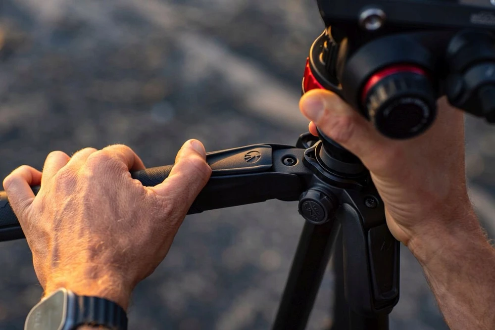Manfrotto 055 Video Alu Juodas su głowicą 502AH