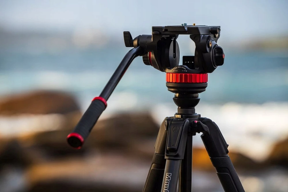 Manfrotto 055 Video Alu Juodas su głowicą 502AH