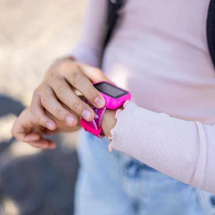 „Accutime“ – išmanusis laikrodis Barbie (910358)