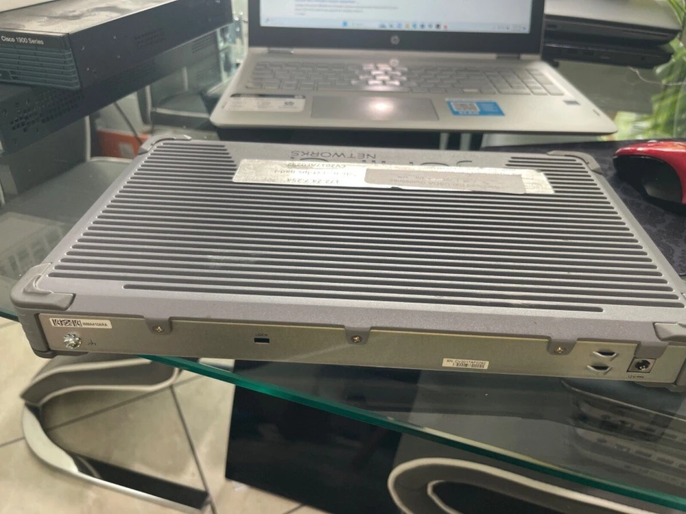 Maršrutizatorius Zapora jungiama į tinklą Juniper Networks SRX300 HW & JUNOS BASE (JSB)