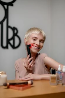 Sveikata ir Asmeninė Priežiūra - Humanas Aurora Sonic Facelift Massager EMS Raudona Šviesa Juodas