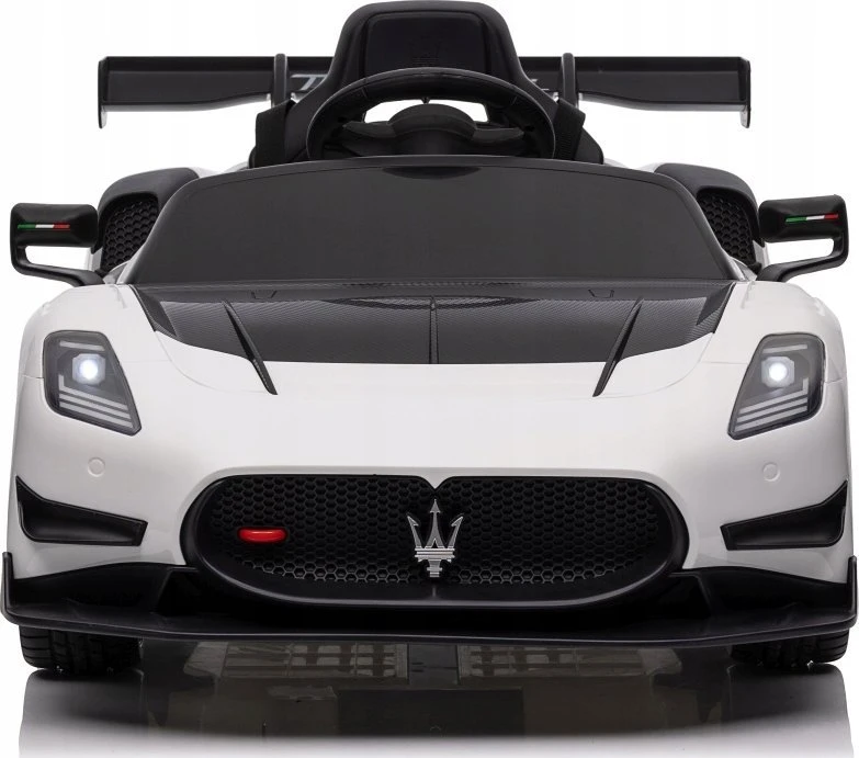 Elektromobilis Maserati MC20 GT2, Baltas