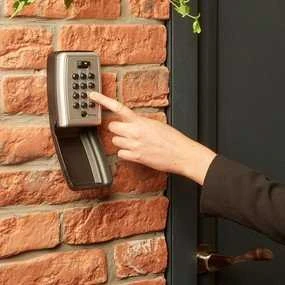 Master Lock Raktų dėžutė su kodine mygtukine 12 skaitmenų spyna 5423EURD