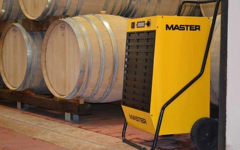 Sausintuvas Buitinis drėgmės surinkėjas Master DH 44; 0,61 kW