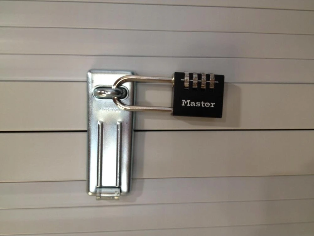 Master Lock Spynelė MasterLock 7640EURDBLKLH; 40 mm