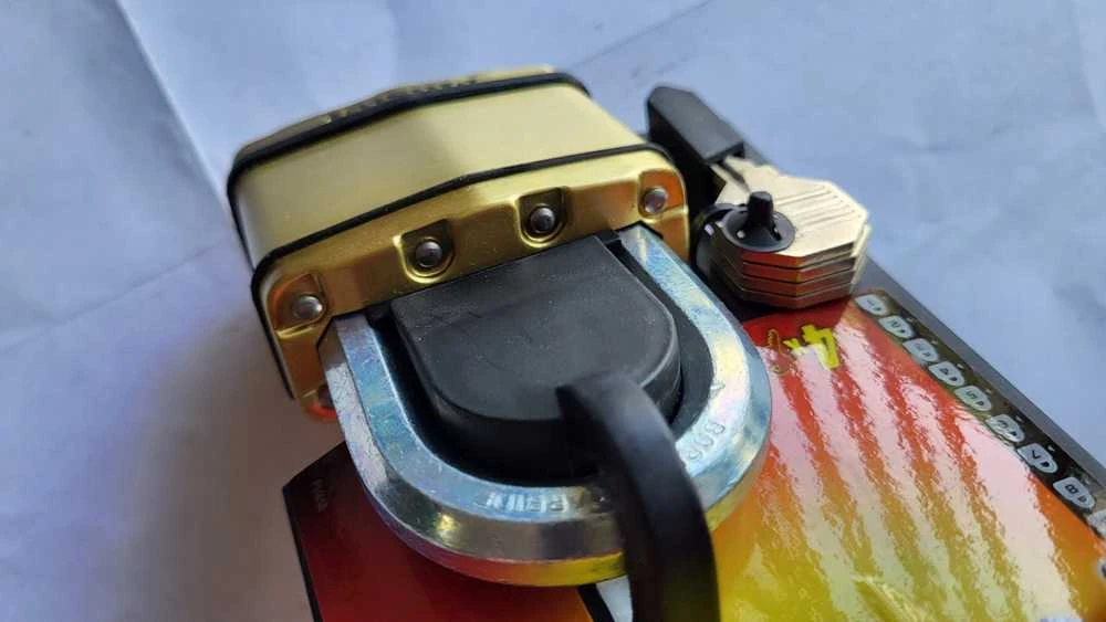 „MasterLock Master Lock“ spyna, pagaminta iš laminuoto plieno (64 mm), M15BEURDLF