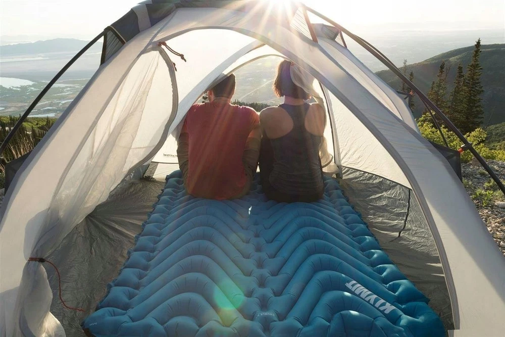 Klymit dvivietis pripučiamas turistinis kilimėlis, V formos, 120 cm pločio, mėlynas, 2 asmenims, 06DVBL02E