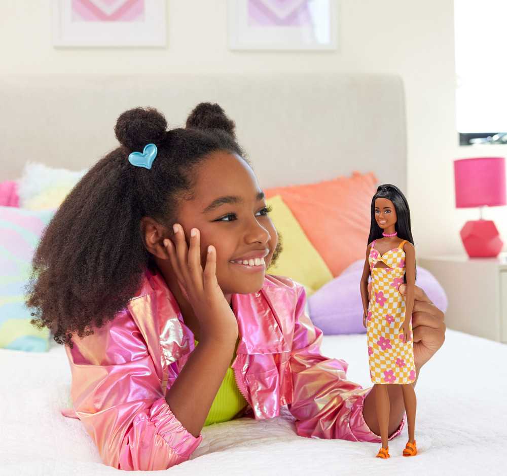 Mattel BARBIE madistė geltona suknele (HYT91)