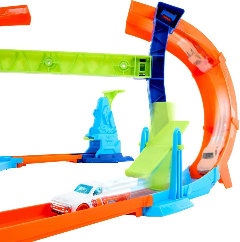 Mattel „Hot Wheels“ čempionato kilpinio šuolio lenktynių trasa
