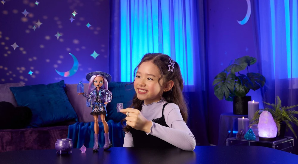Mattel MONSTER HIGH MOONSPELL MAGIC lėlė Layla - kristalų kerėtoja (JMB90)