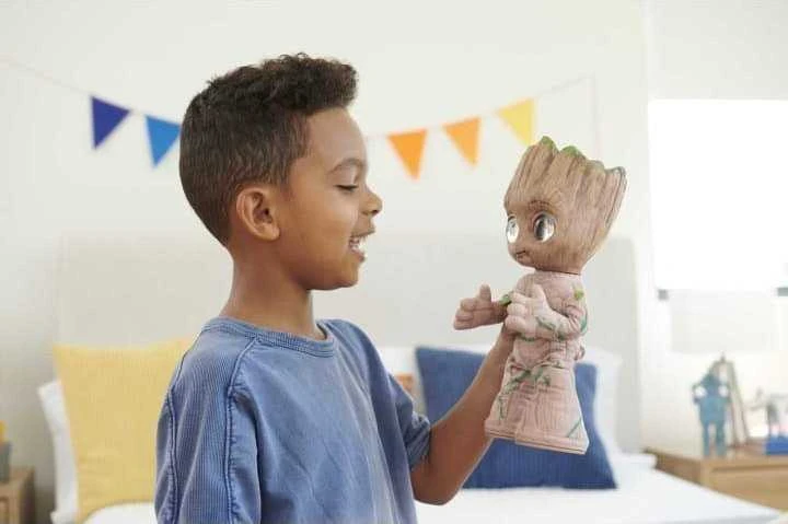 Mattel „Disney Marvel“ – Groovin' Groot šokantis ir kalbantis pliušinis žaislas (HJM23)