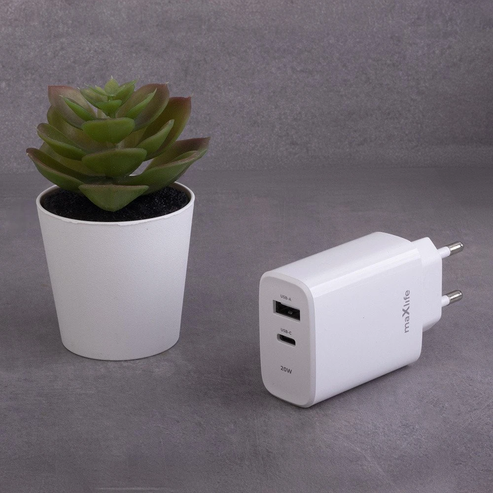 Maxlife MXTC-10-20AC PD QC įkroviklis 1x USB-C 1x USB 20W baltas