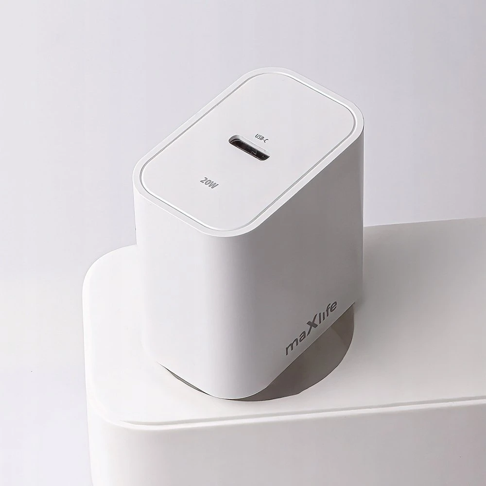 Maxlife MXTC-06-20C PD QC įkroviklis 1x USB-C 20W baltos spalvos + USB-C - Lightning kabelis 20W