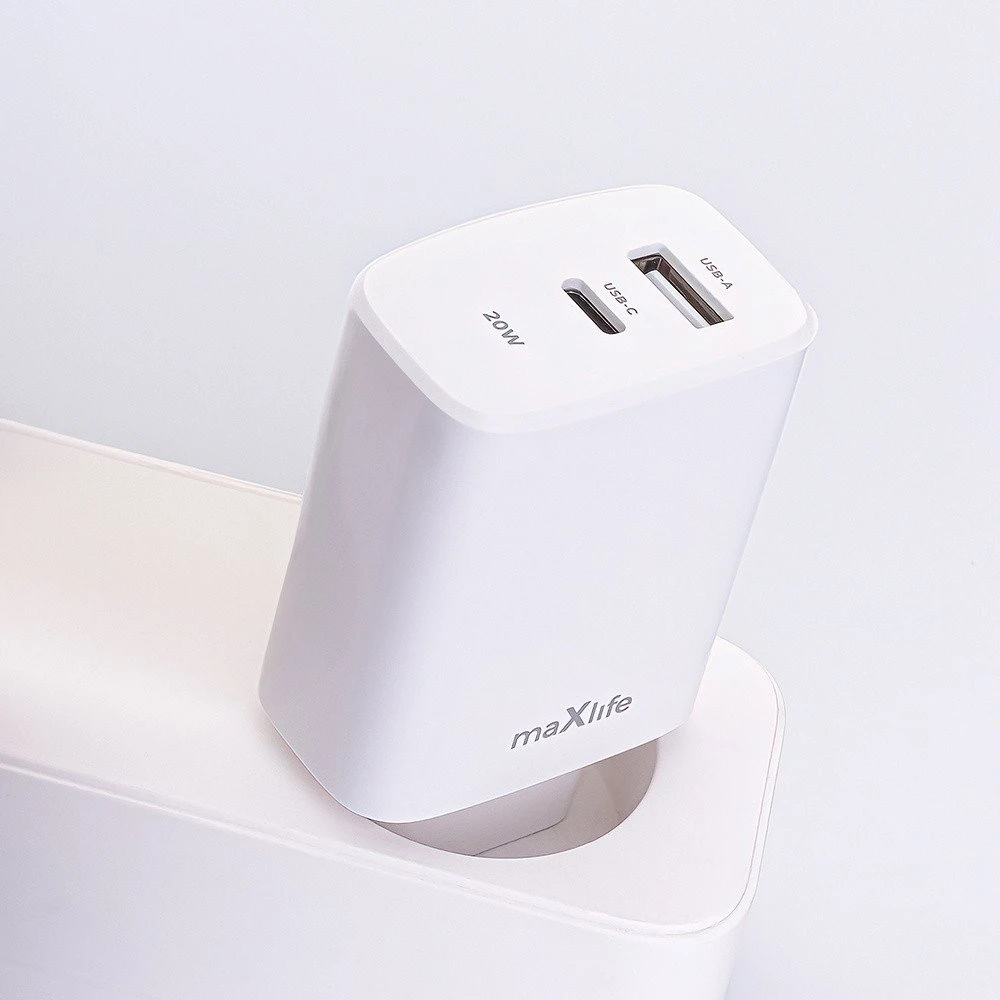 Maxlife MXTC-10-20AC PD QC įkroviklis 1x USB-C 1x USB 20W baltas