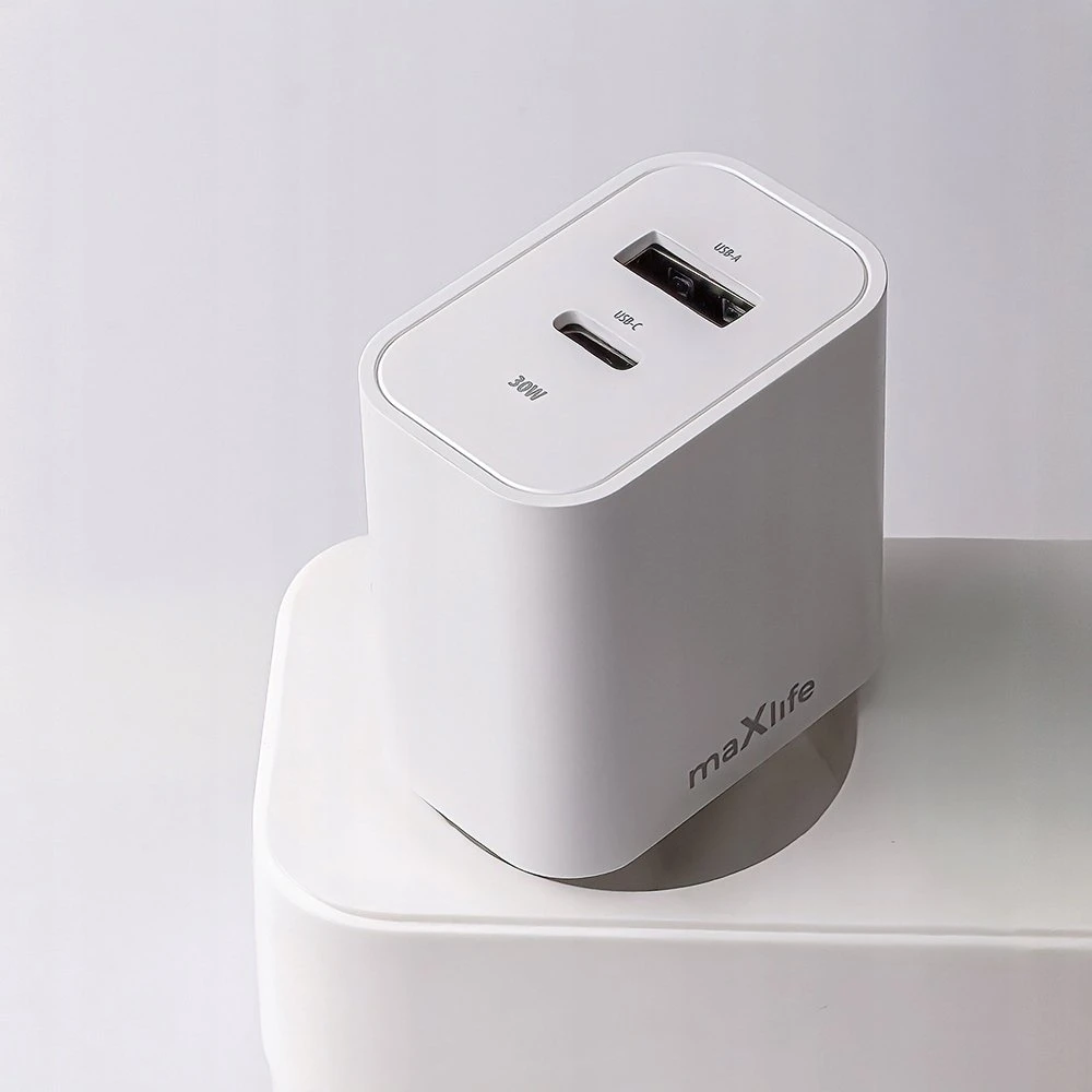 Maxlife MXTC-06-30AC PD QC įkroviklis 1x USB-C 1x USB 30W baltas + USB-C – USB-C laidas 60W