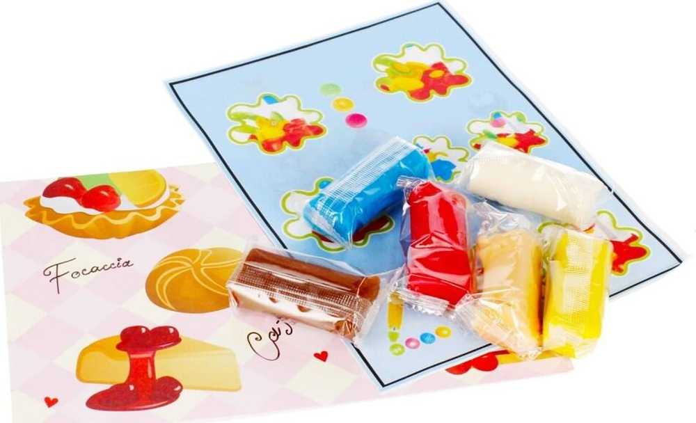 Mega Creative MASS PLASTIKINIS STALAS AKC 41X35X6 MC PUD 18