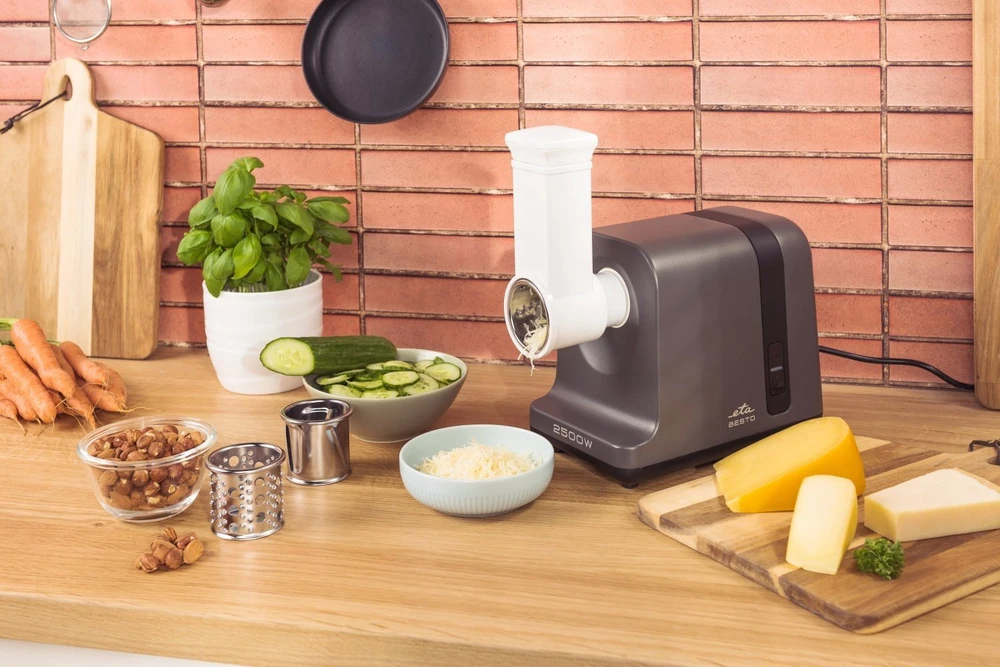 Mėsmalė ETA | Meat grinder | ETA607590000 Besto | Juodas/Stainless Steel | 2500 W | Greičių skaičius 1 | Throughput (kg/min) 2.9 | Sausage stuffing, fine grinding, coarse grinding, medium grinding, grating, fruit press