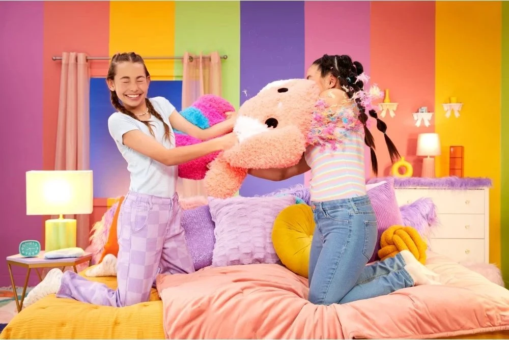 MGA 512967EUC Fluffie Stuffiez Pillow Fight -Zuikis