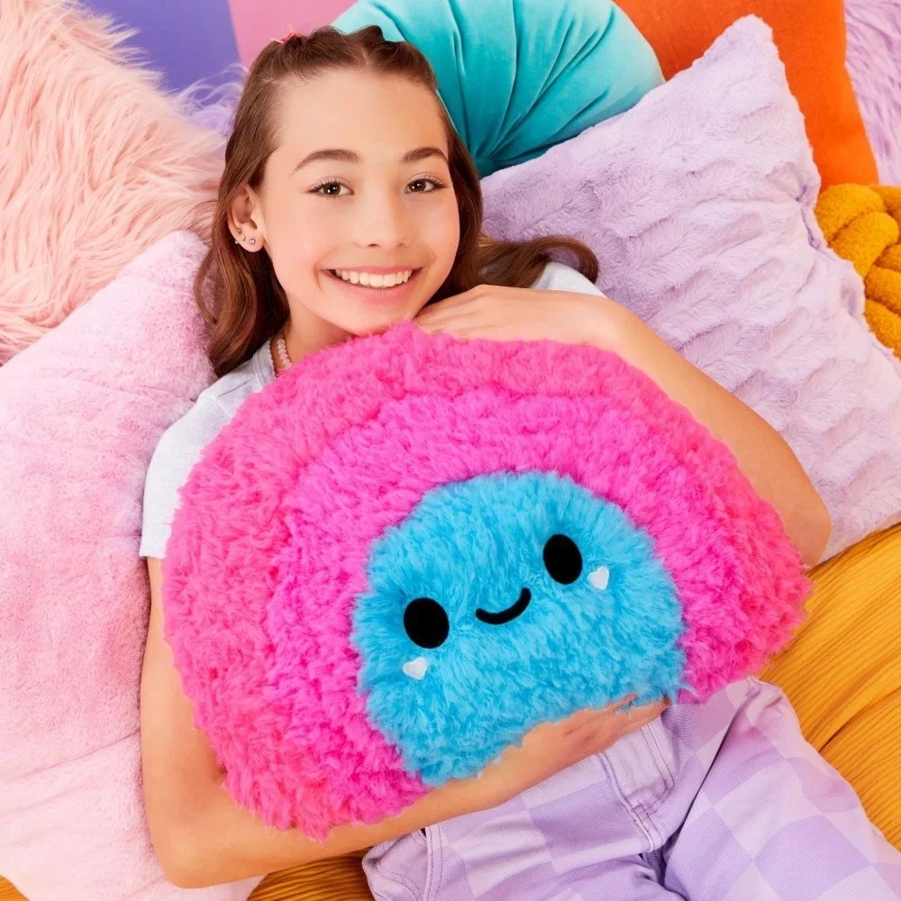 MGA 513056EUC Fluffie Stuffiez Pillow Fight- Vaivorykštė