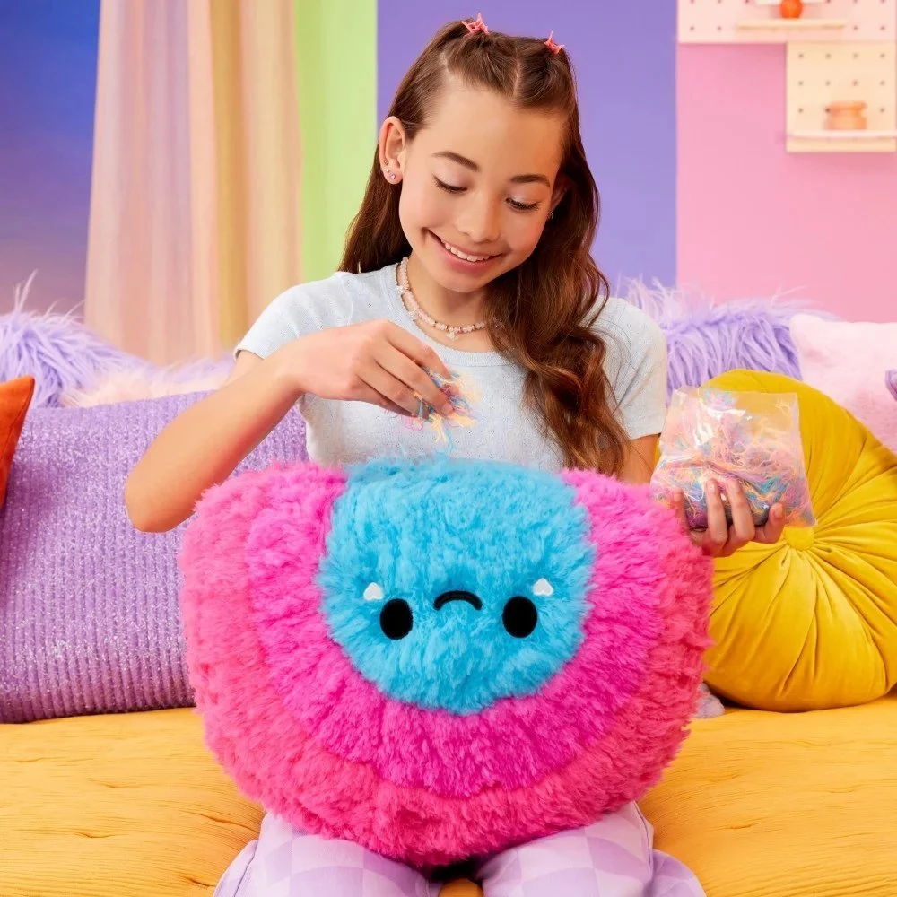 MGA 513056EUC Fluffie Stuffiez Pillow Fight- Vaivorykštė