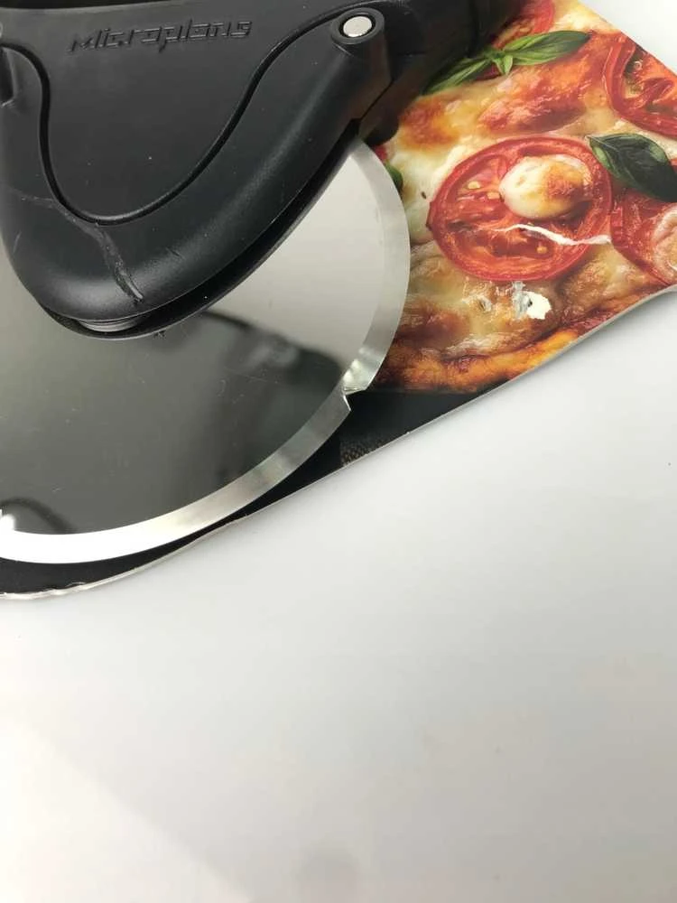 Microplane Specialty pizza cutter
