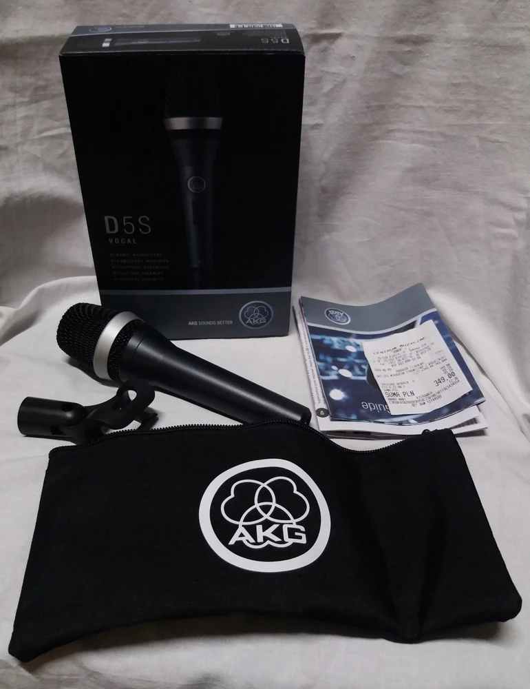 Akyga AKG D5S - dinaminis vokalinis mikrofonas, įjungimas/išjungimas