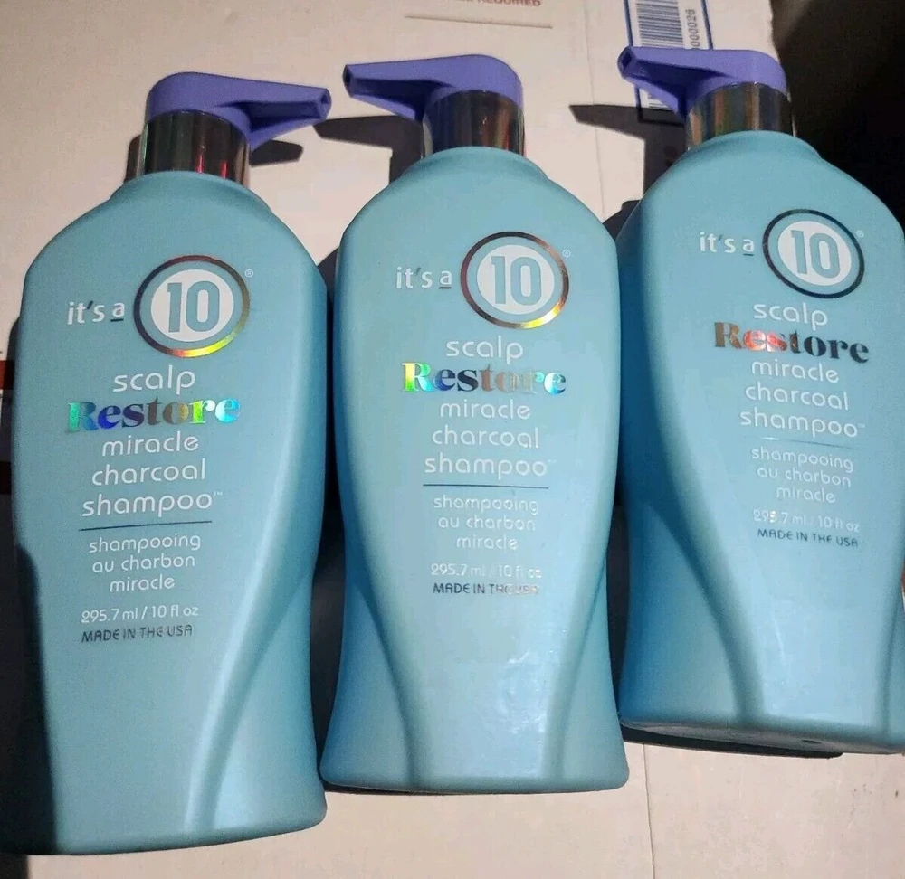 Its A 10 Tai 10 galvos odos atkūrimo stebuklingų plaukų šampūnų su anglies ekstraktu, skirtų pašalinti riebalų perteklių ir produkto likučius, 295,7 ml