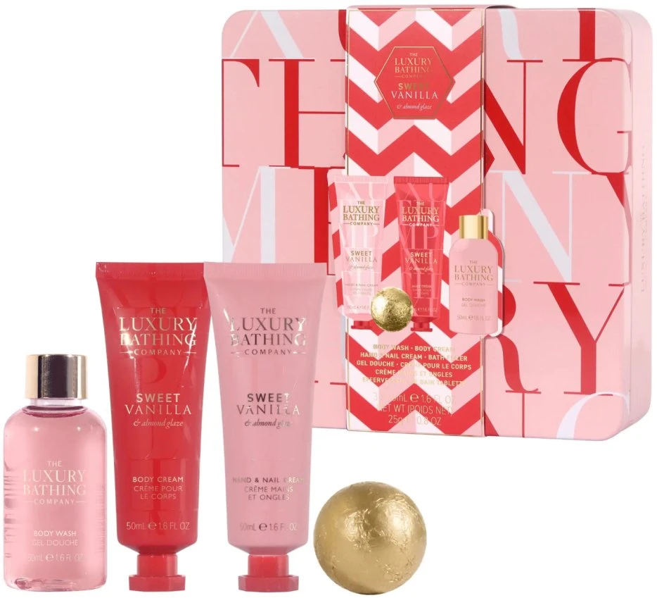 Set The Luxury Bathing Company: Sweet Vanilla & Almond Glaze drėkinamasis rankų kremas, 50 ml + Sweet Vanilla & Almond Glaze vonios bomba, 25 g + Sweet Vanilla & Almond Glaze kasdienis drėkinamasis ir minkštinantis kūno kremas, 50 ml + Sweet Vanilla & Almond Glaze valomasis