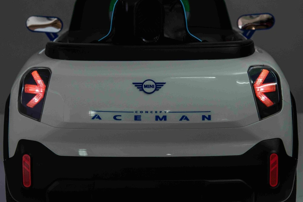 Elektromobilis Mini Concept Aceman, Baltas