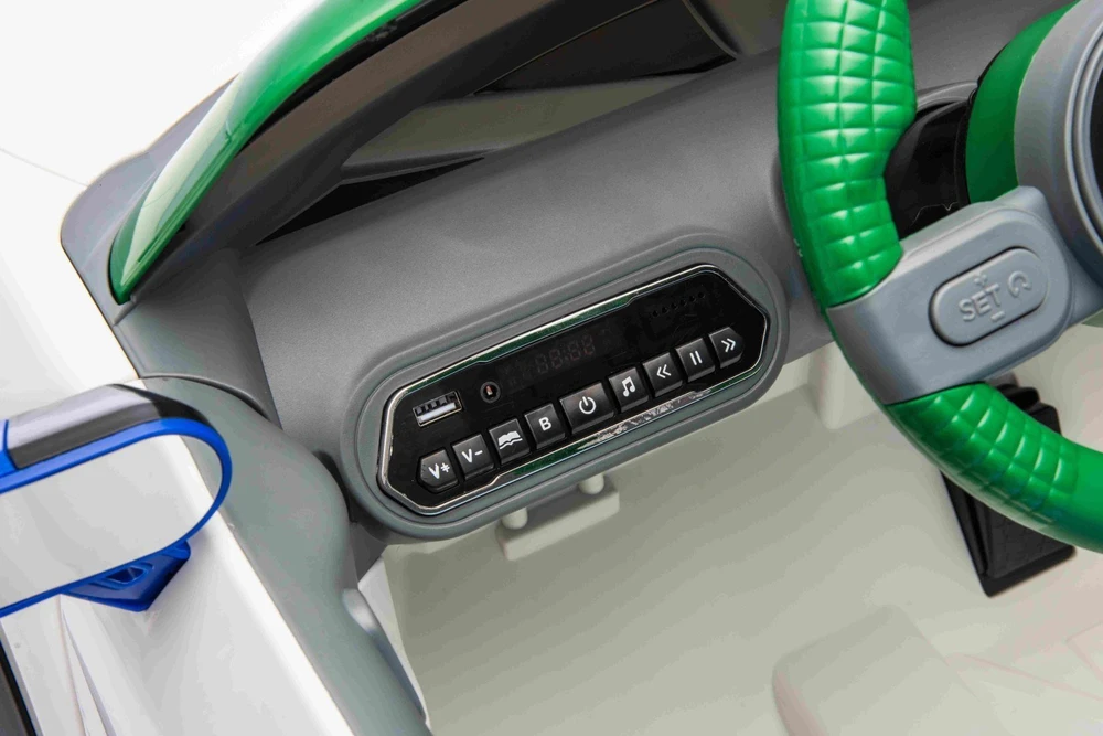 Elektromobilis Mini Concept Aceman, Baltas