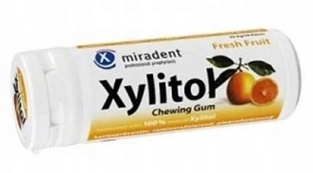 MIRADENT XYLITOL becukrė kramtomoji guma su ksilitoliu vaisių skonio, 30 vnt.