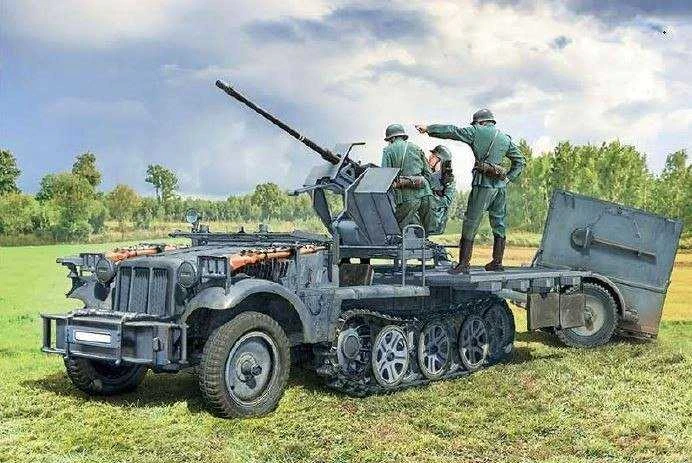 Italeri SD.KFZ.10/4 su FLAK 30 įgula, plastikinis modelis 1/35