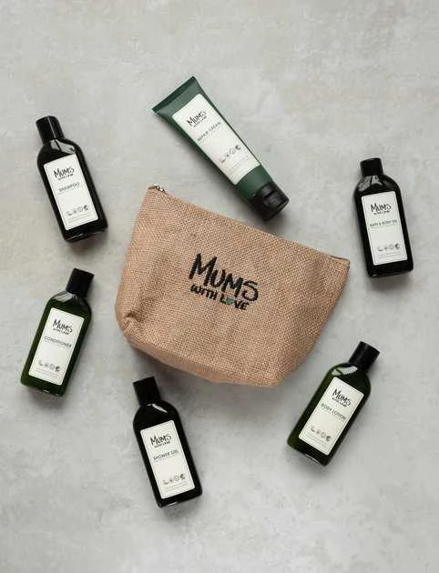 Starter Kit Set Mums With Love: Mums With Love Hydrating Losjonas kūnui, 100 ml + Mums With Love Hair Šampūnas For Cleansing, 100 ml + Mums With Love Dušo želė For All Skin Types, 100 ml + Mums With Love Cleansing Bath Oil, 100 ml + Happy Cheeks Repairing Cr
