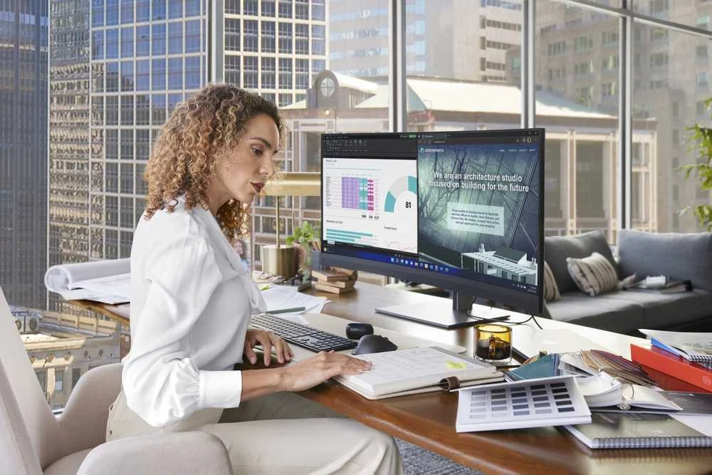 Hewlett Packard (HP) HP 740pm Series 7 Pro 5K Curved Conferencing Monitorius – 39,7 colio 5120 x 2160 WUHD 300 nitų 60 Hz AG, lenktas, IPS, 2 x USB-C (100 W)/HDMI/DisplayPort, 4 x USB-A, žiniatinklio kamera, R13-5 MP4 , reguliuojamo aukščio / pakreipimo / pasukimo, 3 metai (pakeičia Z40c G3)