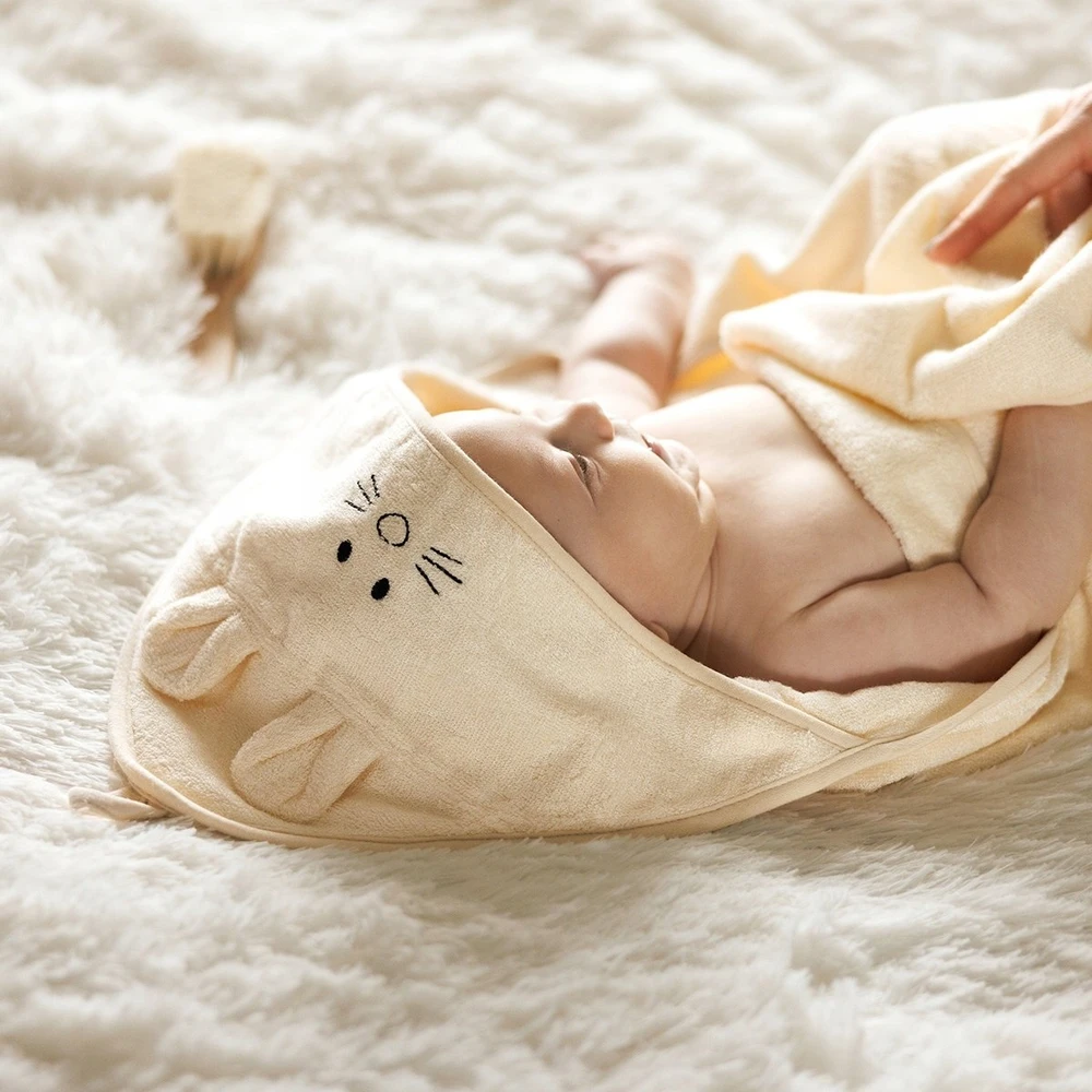 Monroe BabyOno rankšluostis su gobtuvu bambukinis 100x100 kreminis 1553/07