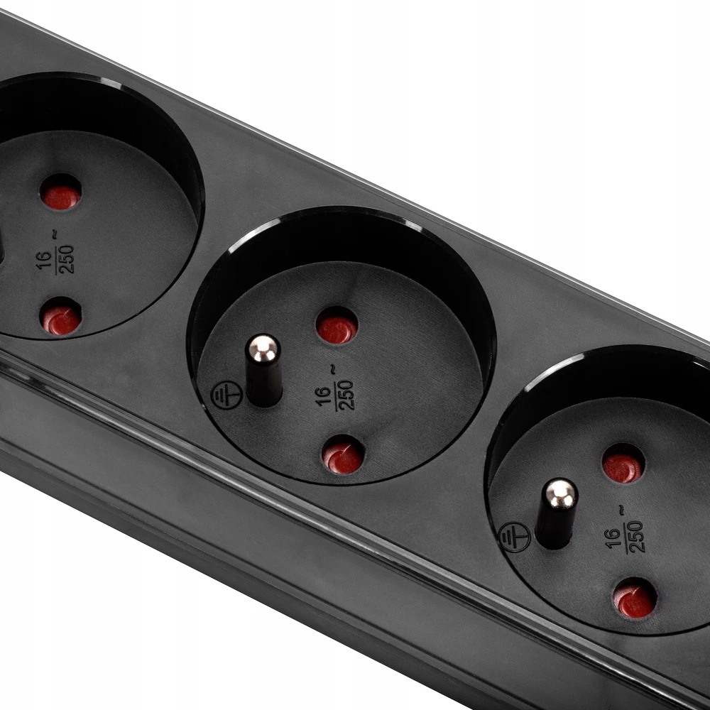 Montis Juodas 3 lizdų elektros ilgintuvas su USB 3 m MT185-BK-3