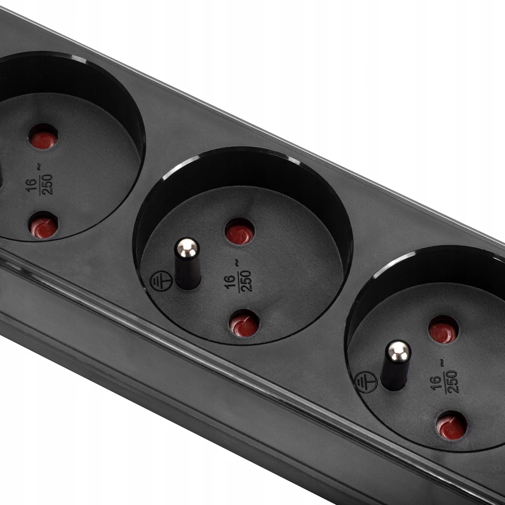Montis Juodas 4 lizdų elektros ilgintuvas su USB 1,5 m MT186-BK-1,5