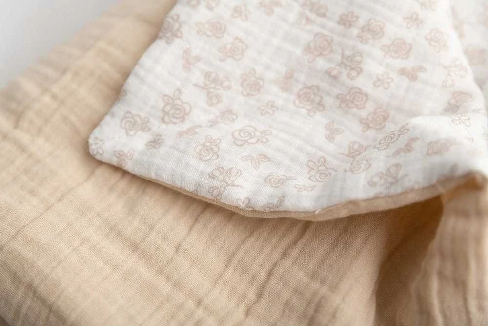 Multitex Antklodė 75x100 Muslin Design mažas mentelės kamuoliukas rožėmis klotas BabyMatex