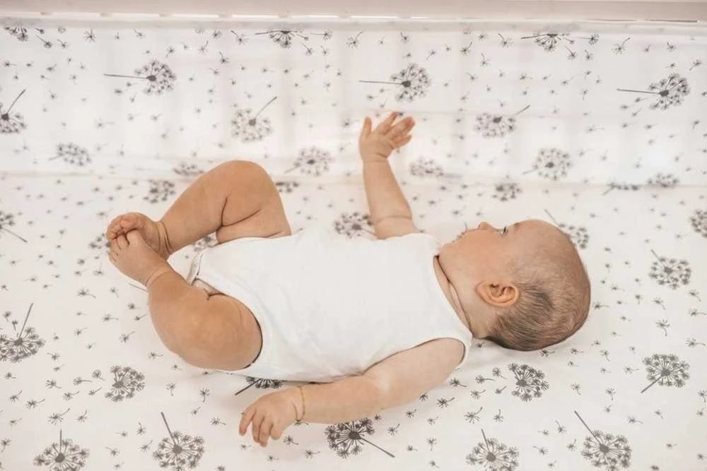 Multitex Lovytės apsauga, kvėpuojantis muslinas ir tinklinis audinis, 360 cm ilgis, minkšti lipdukai, kūdikio saugos barjeras, minkšta apsaugėlė