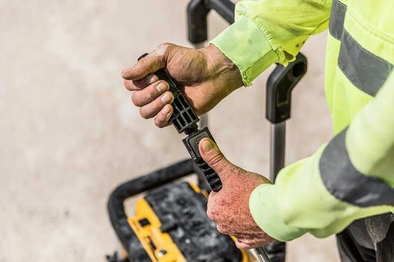 Dewalt aukšto slėgio plovykla DCMPW1600N 2x18V, max 110bar, be akumuliatoriaus ir kroviklio