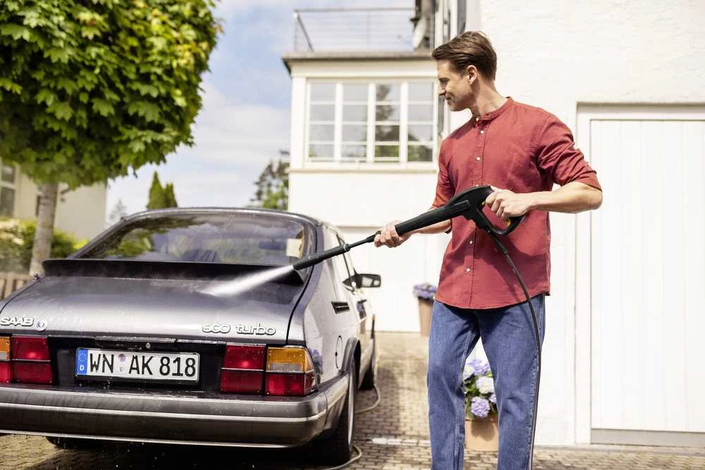 Kärcher K 4 FJ naudojant automobiliui plauti