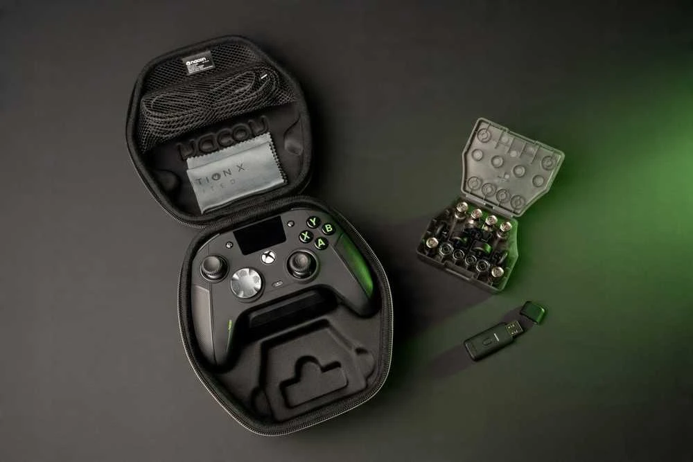 „Nacon Revolution X Unlimited“ žaidimų konsolė, skirta „XBOX“ / PC