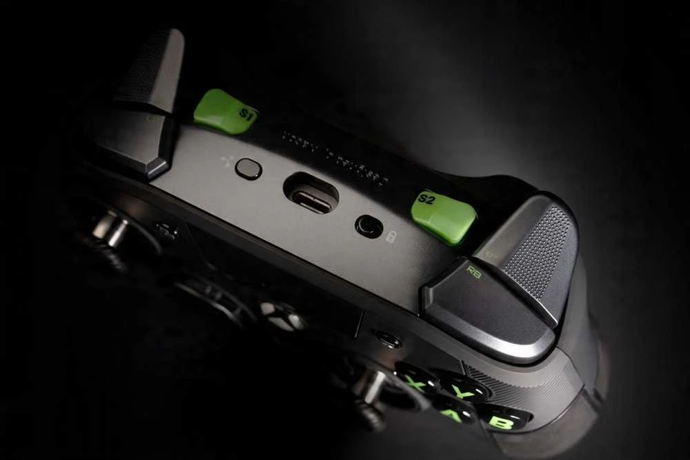„Nacon Revolution X Unlimited“ žaidimų konsolė, skirta „XBOX“ / PC