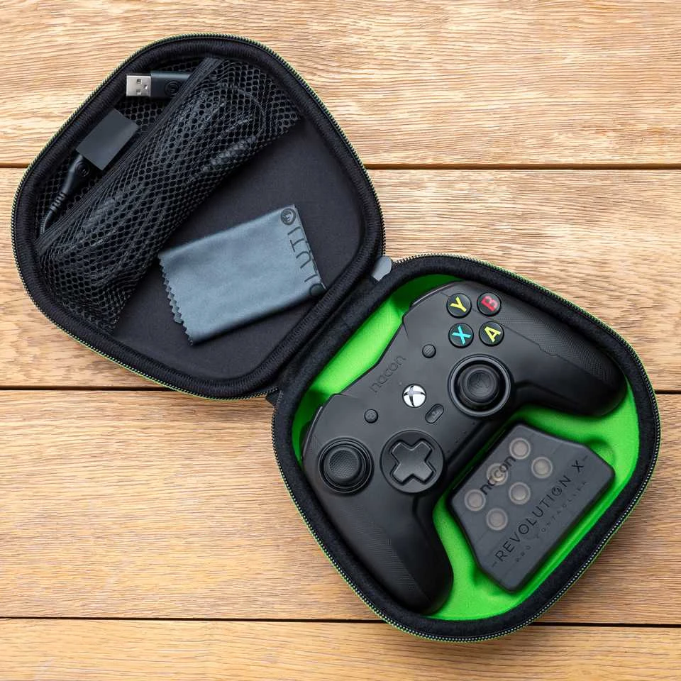 Nacon Revolution X Pro XBOX X/S & One laidinis valdiklis (juoda)