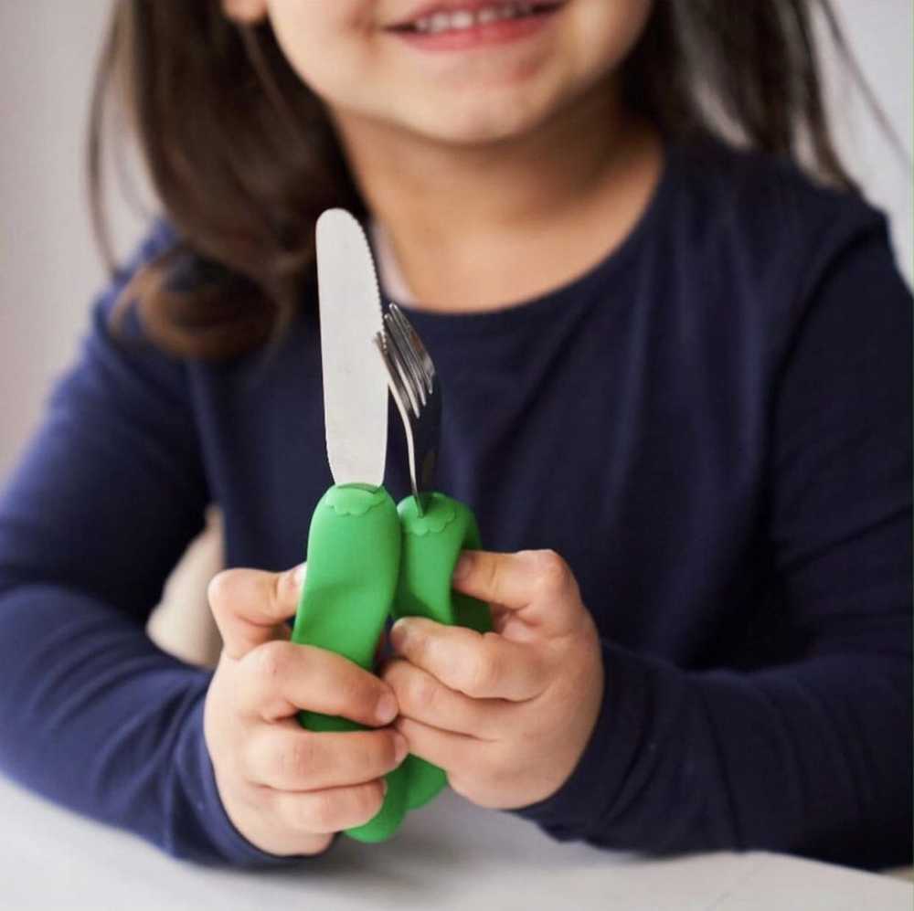 Nanas Manners Stage 3 Stalo įrankiai tinkamo sukibimo ŽALIAS peilis ir šakutė 3-9 metai