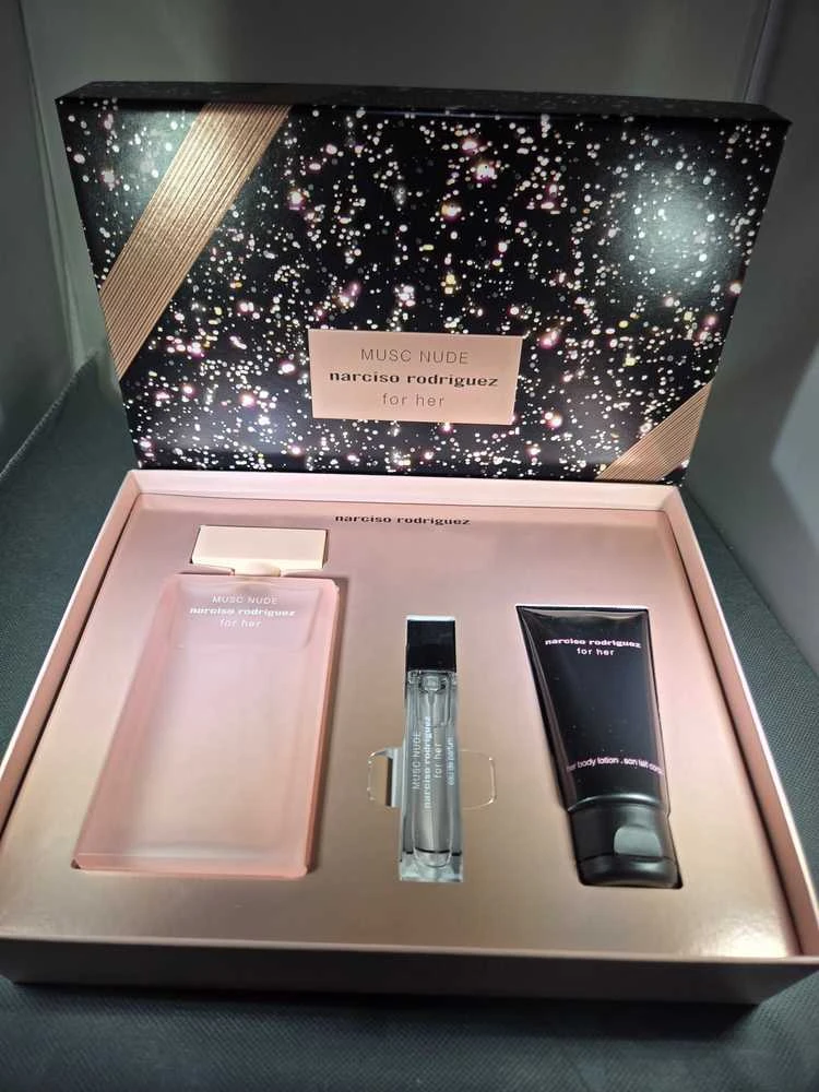 Set Narciso Rodriguez: Musc Nude Eau De Parfum For Women, 100 ml + Musc Nude Hydrating Losjonas kūnui, 50 ml + Musc Nude Eau De Parfum For Women, 10 ml