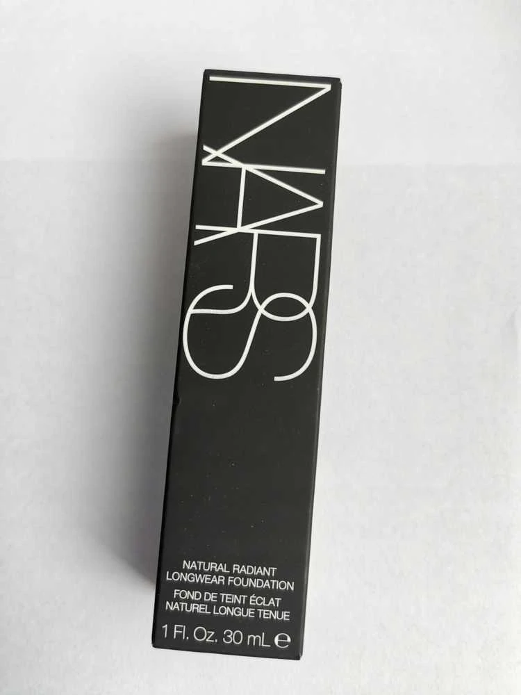 „Nars Natural Radiant Longwear Kreminis“ makiažo pagrindas „Stromboli“, 30 ml