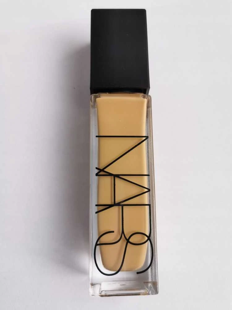 „Nars Natural Radiant Longwear Kreminis“ makiažo pagrindas „Stromboli“, 30 ml